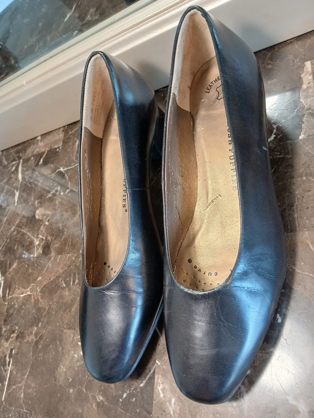 Hush Puppies Black Leather Slip-On 1.5